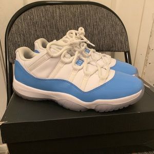 Air Jordan 11 UNC
